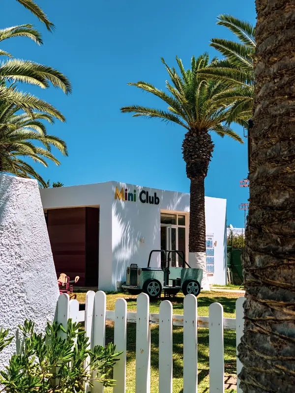 Mini Club kids area with toy car and palm trees at Le Sultan Hammamet — Aziz Stiti