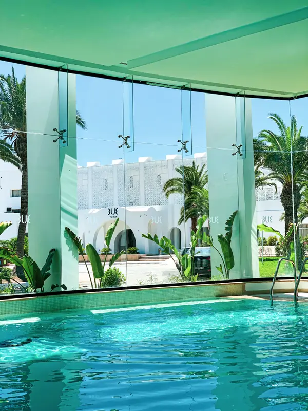 Indoor spa pool with glass walls at TUI Blue Palm Beach Hammamet — Aziz Stiti