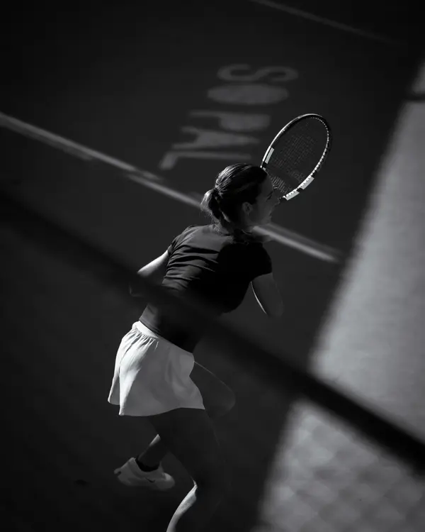 Tennis player in action captured by Aziz Stiti
