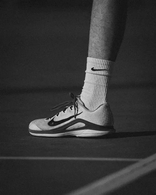 Tennis player in action captured by Aziz Stiti